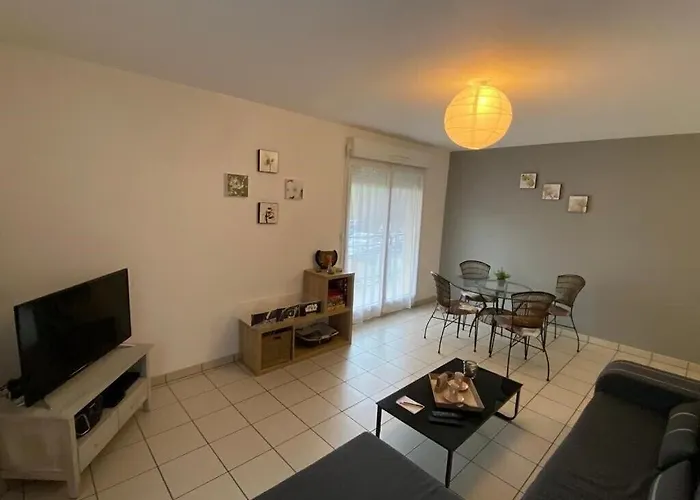 Beautiful Quiet And Spacious 61 M2 Near The Center And The Sea Apartment